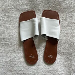 Flat Leather Zara Sandals